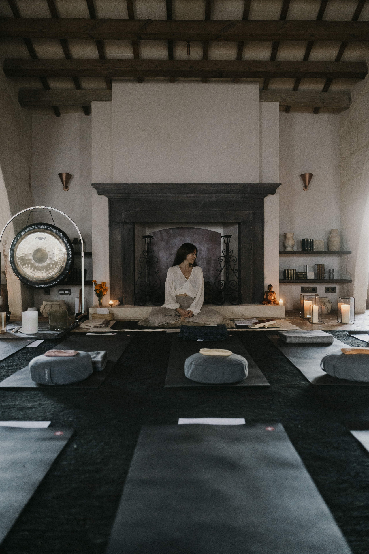Meditation room with yoga mats and sound healing setup during the Moonsisters x Kaer retreat